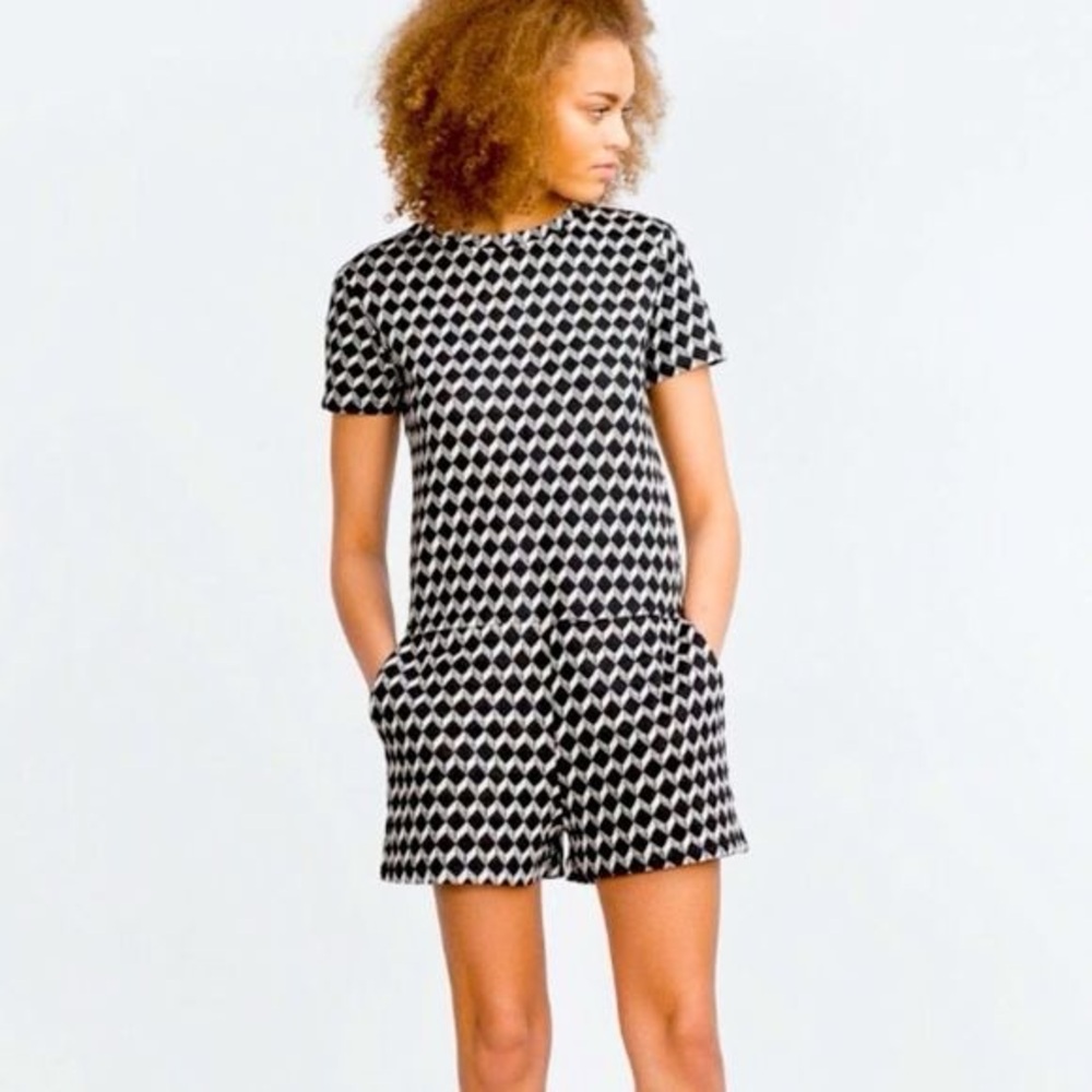 ZARA Geometric Black and White Romper size Small H13